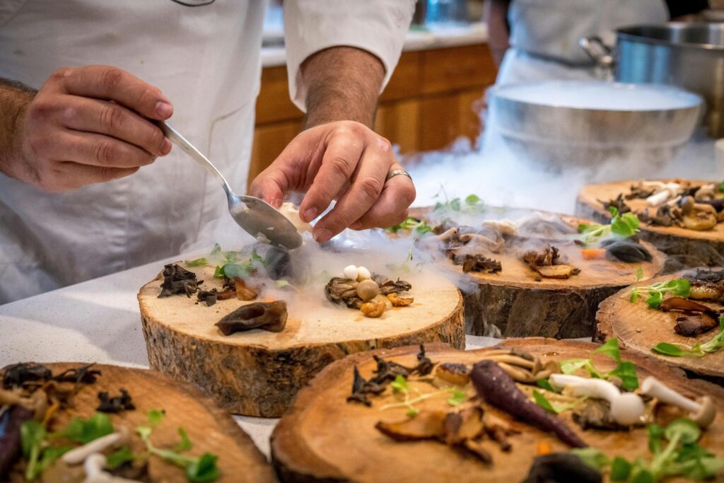 Cuisine de viande avec l'utilisation de oivre blanc